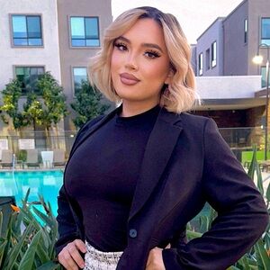 Meet your Posher, Valeria